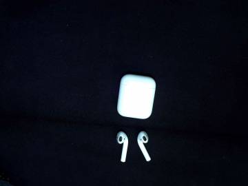 01-200267302: Apple airpods 2nd generation with charging case