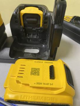 01-200311851: Dewalt dce089ng18