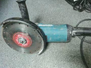 01-200209532: Makita ga9060