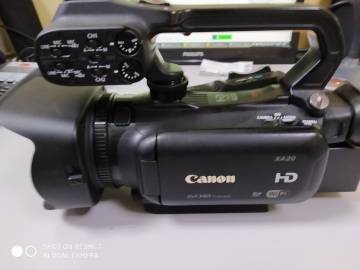 01-200211830: Canon xa20