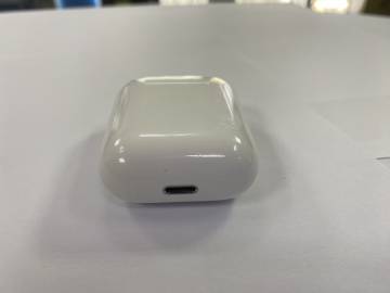 01-200199076: Apple airpods 2nd generation with charging case