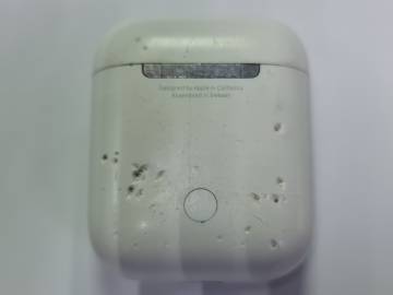 01-200247379: Apple airpods 2nd generation with charging case