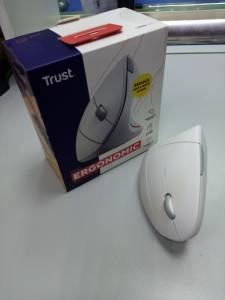 01-200092240: Trust verto wireless vertical ergonomic mouse