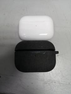 01-200223058: Apple airpods pro 2nd generation with magsafe charging case usb-c