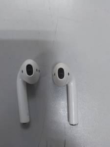 01-200285703: Apple airpods 2nd generation with charging case