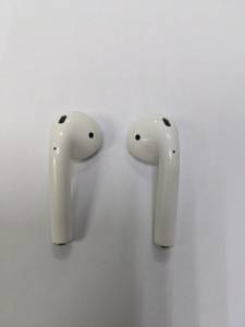 01-200148669: Apple airpods 2nd generation with charging case