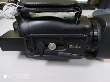 01-200211830: Canon xa20