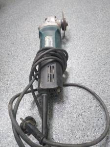 01-200218663: Makita 9565cvr