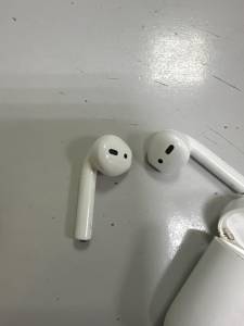 01-200268429: Apple airpods 2nd generation with charging case