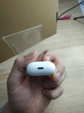01-200130863: Apple airpods 2nd generation with charging case
