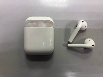 01-200166164: Apple airpods 2nd generation with charging case
