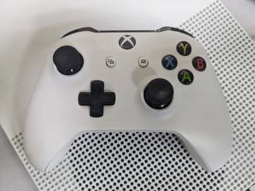 01-200201619: Microsoft xbox one s 1tb