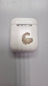 01-200096908: Apple airpods 2nd generation with charging case
