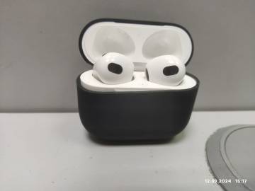 01-200260203: Apple airpods 3rd generation