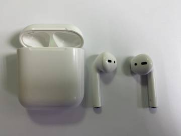 01-200267292: Apple airpods 2nd generation with charging case