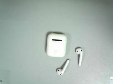 01-200291846: Apple airpods 2nd generation with charging case