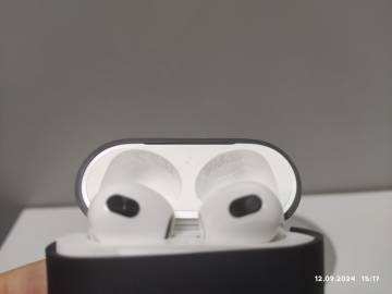 01-200260203: Apple airpods 3rd generation