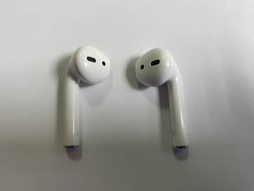 01-200267292: Apple airpods 2nd generation with charging case