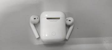 01-200154710: Apple airpods 2nd generation with charging case