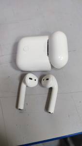 01-200139904: Apple airpods 2nd generation with charging case