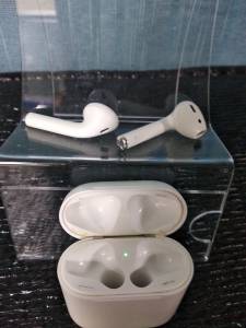 01-200140967: Apple airpods 2nd generation with charging case