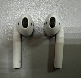 01-200202398: Apple airpods 2nd generation with charging case