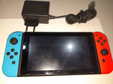 01-200173004: Nintendo switch-yellow