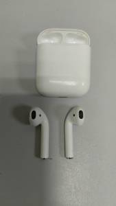 01-200294295: Apple airpods 2nd generation with charging case