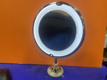 16-000215396: Gntm make up mirror