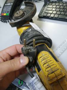 01-200175663: Dewalt d28136