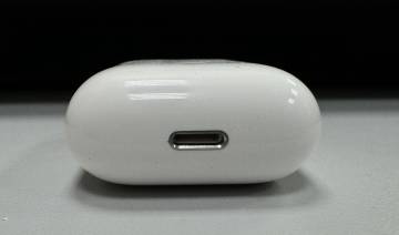 01-200202398: Apple airpods 2nd generation with charging case