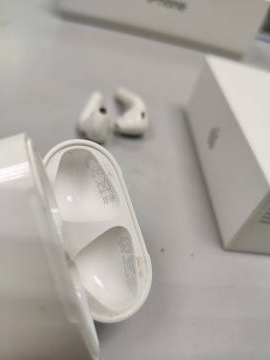 01-200248755: Apple airpods 2nd generation with charging case