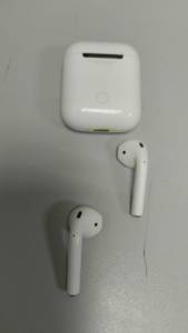 01-200223671: Apple airpods 2nd generation with charging case