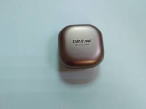 01-200029996: Samsung galaxy buds live sm-r180