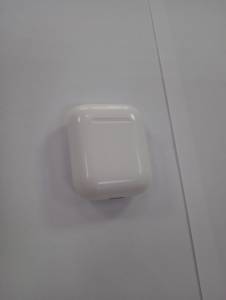 01-200106666: Apple airpods 2nd generation with charging case