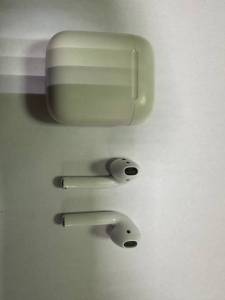 01-200181171: Apple airpods 2nd generation with charging case