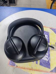 01-200280646: Bose noise cancelling headphones 700