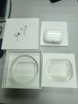 01-200143335: Apple airpods pro 2nd generation with magsafe charging case usb-c