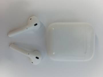 01-200128155: Apple airpods 2nd generation with charging case