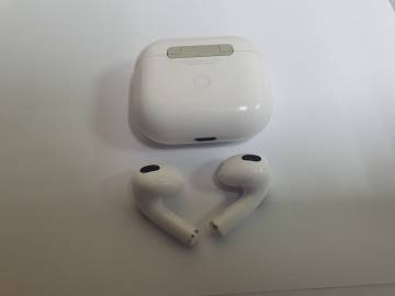 01-200220557: Apple airpods 3rd generation