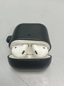 01-200275556: Apple airpods 2nd generation with charging case