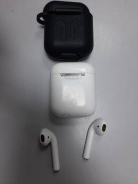 01-200108020: Apple airpods 2nd generation with charging case