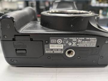 01-200210456: Canon eos 1000d body