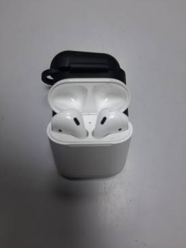 01-200108020: Apple airpods 2nd generation with charging case