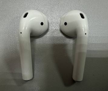 01-200202398: Apple airpods 2nd generation with charging case