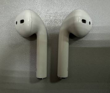 01-200202398: Apple airpods 2nd generation with charging case