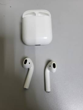 01-200277930: Apple airpods 2nd generation with charging case