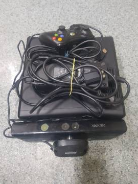 01-200260595: Xbox360 slim 500gb + kinect