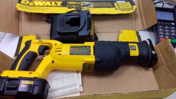 01-200293477: Dewalt dc 385