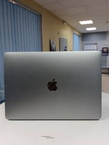 01-200077500: Apple Macbook Pro a1989/ core i5 2,4ghz/ ram8gb/ ssd256gb/ iris plus 655/ retina, touch bar